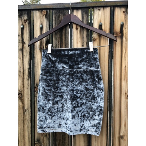 Forever 21 Dresses & Skirts - Forever 21 Crushed Velvet BodyCon Mini-Skirt